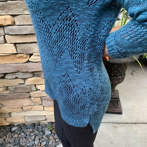 Pink Republic beautiful dark blue crocheted sweater, round neck, Large - Picture 5 of 6